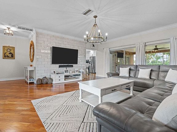 4th image of 3929 LOWSON Boulevard