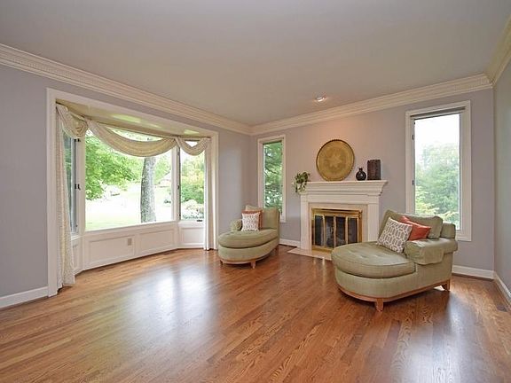 3rd image of 609 Watchcove Ct