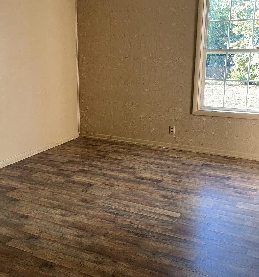 2 bed, 1.0 bath, $700 — Photo 4
