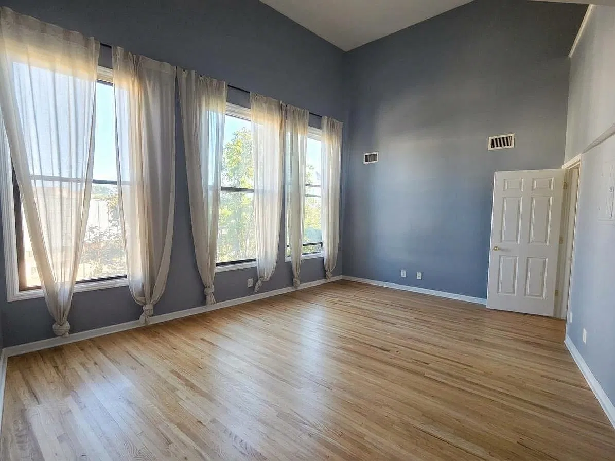2 bed, 1.0 bath, $2,850 — Photo 4