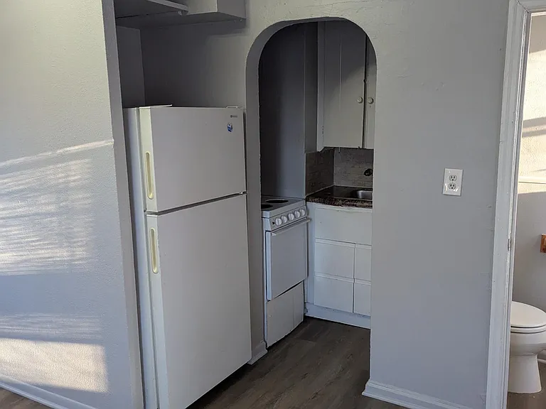 2826 Oxford St — Photo 7