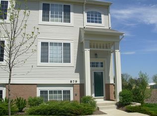 879 Pheasant Trl, Saint Charles, IL 60174