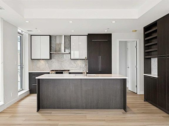 3rd image of 930 S 16th Ave SW #602