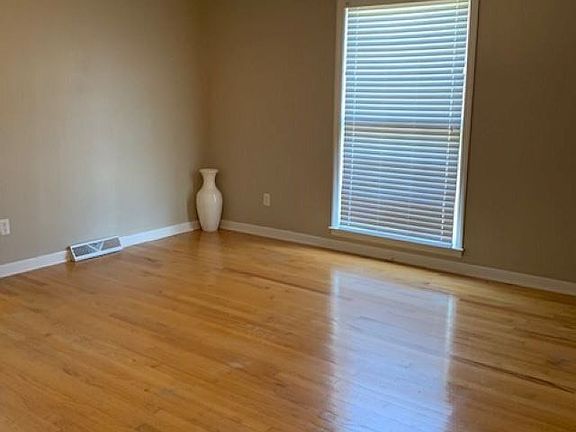 4th image of 117 Barclay Downs Dr