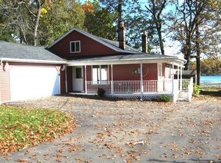 4033 Beach Dr, Orchard Lake, MI 48324