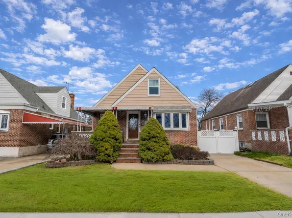 5643 195th Street, Fresh Meadows, NY 11365