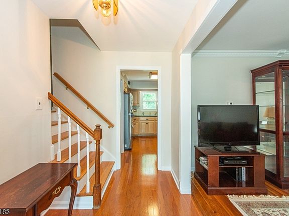 3rd image of 4 Hamilton Ct