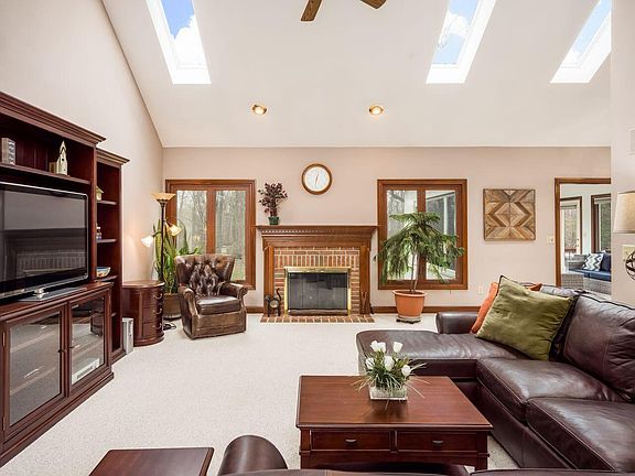 5th image of 8822 Chateau Dr