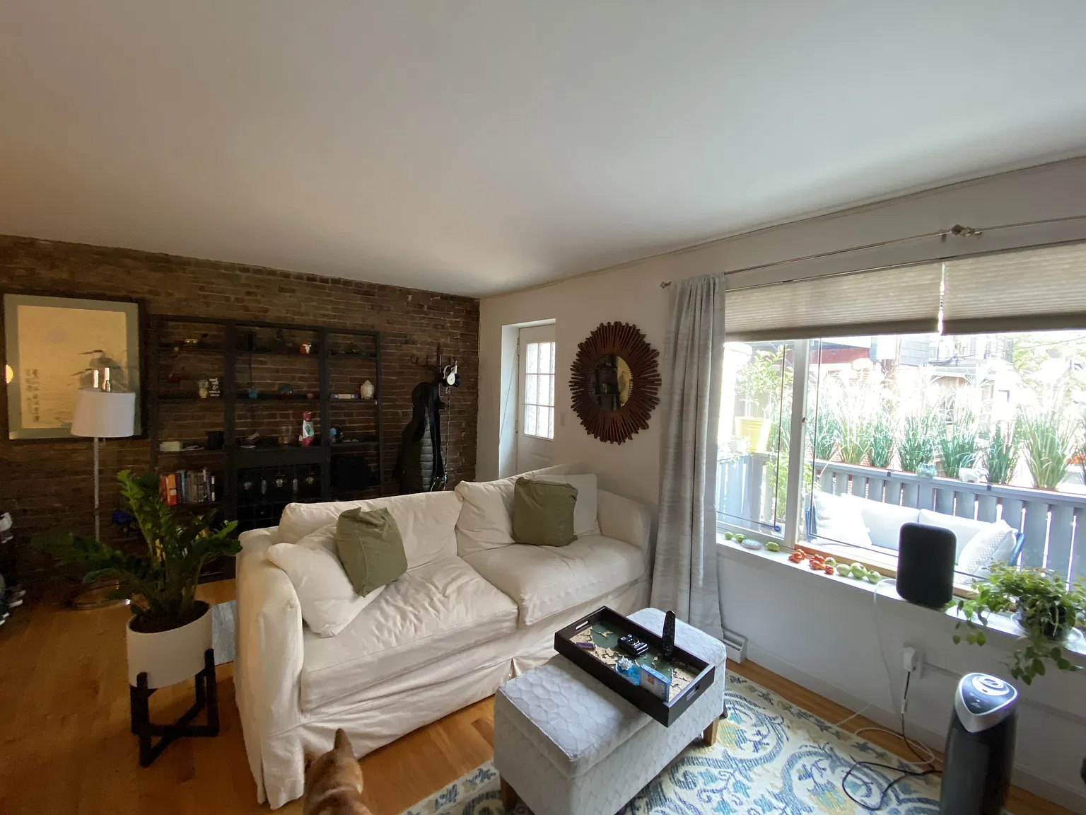 3 bed, 1.5 bath, 1400 sqft, $5,000 — Photo 2