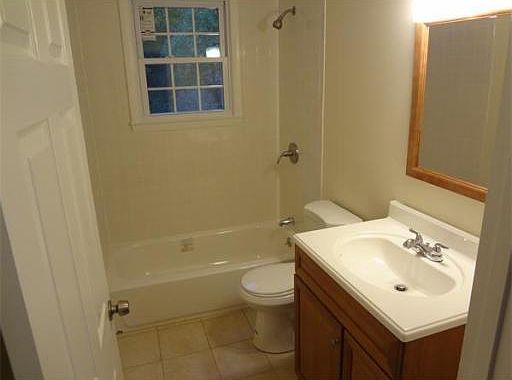5th image of 41 Davis Ave #9