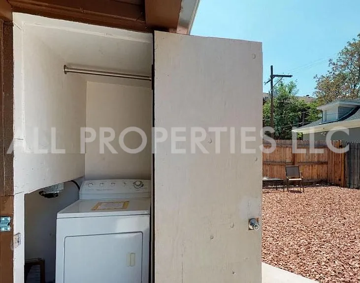 1613 York St — Photo 24