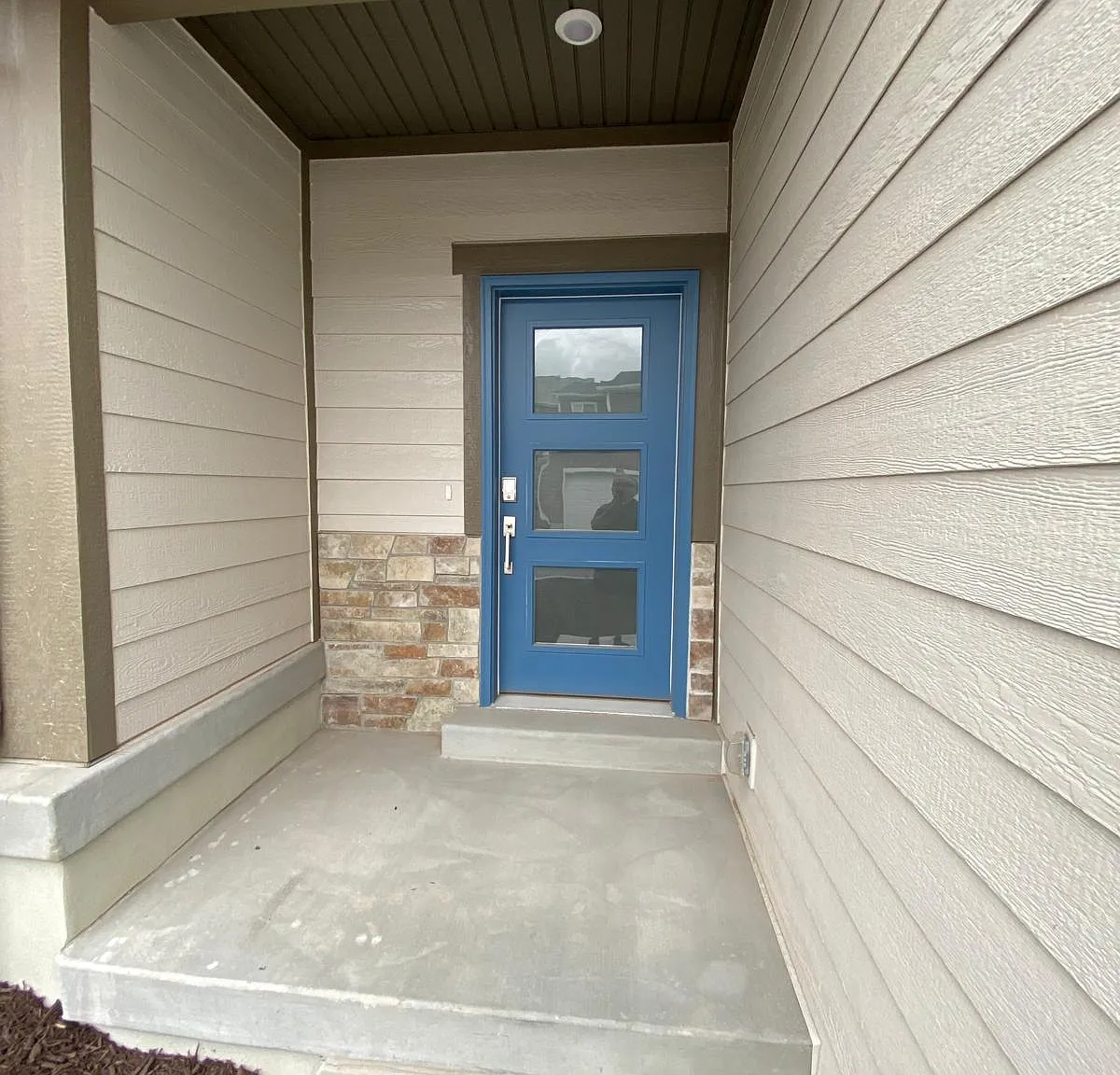 3 bed, 2.5 bath, 2412 sqft, $2,850 — Photo 2