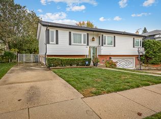 9273 N Maryland St, Niles, IL 60714