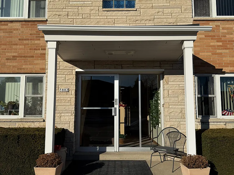 5802 W Lincoln Ave #5 — Photo 2