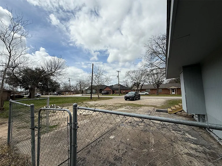 4114 Victoria Ave — Photo 7