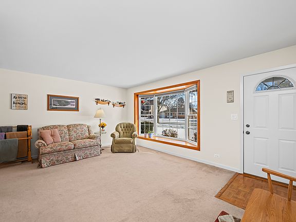 5th image of 1610 N Chestnut Ave