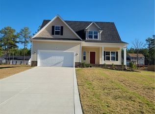102 Black Oak Pl, Spring Lake, NC 28390