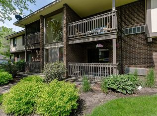 568 Somerset Ln APT 4, Crystal Lake, IL 60014