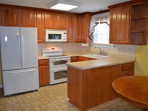 5th image of 14625 Gimbel Dr