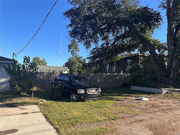 5th image of 3613 Rose St