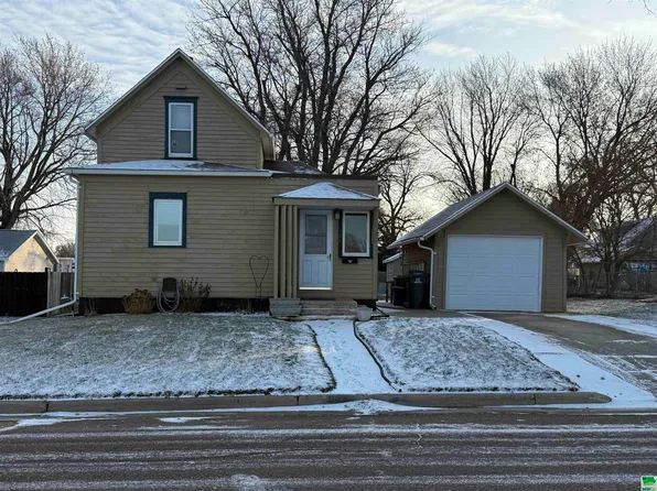 124 2nd Ave SW, Sioux Center, IA 51250