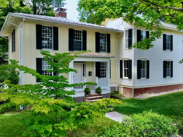 111 Walnut St, Lewisburg, WV 24901