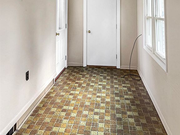 23rd image of 608 Douglas Ave