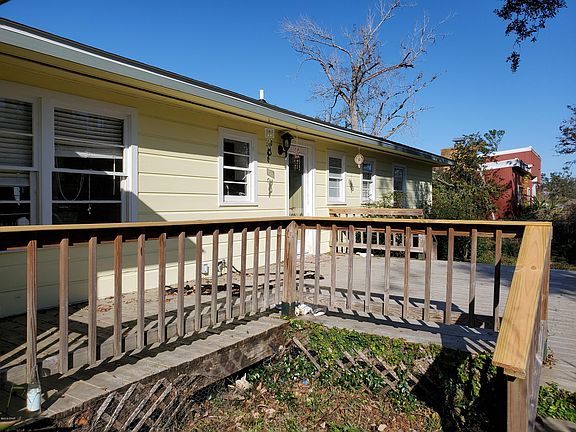 2nd image of 2958 Dogwood St