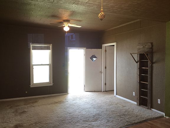 4th image of 109 W Oak St