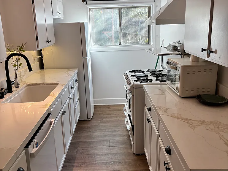 1022 Milwaukee Ave — Photo 2