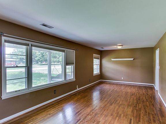 5th image of 225 Hawkins Ave