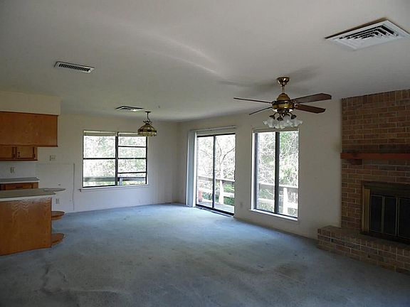4th image of 211 Oak Hill Dr