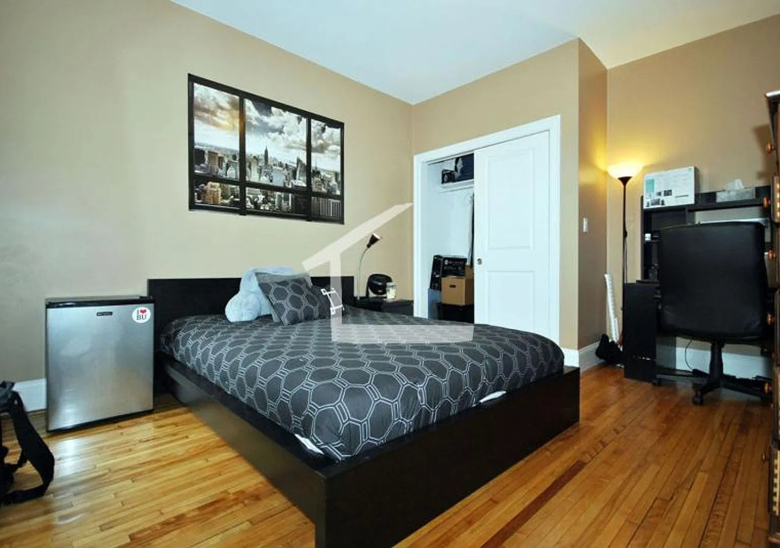 Charming 5 Bedroom — Photo 2