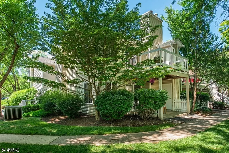 2 bed, 1.0 bath, $2,500 — Photo 4