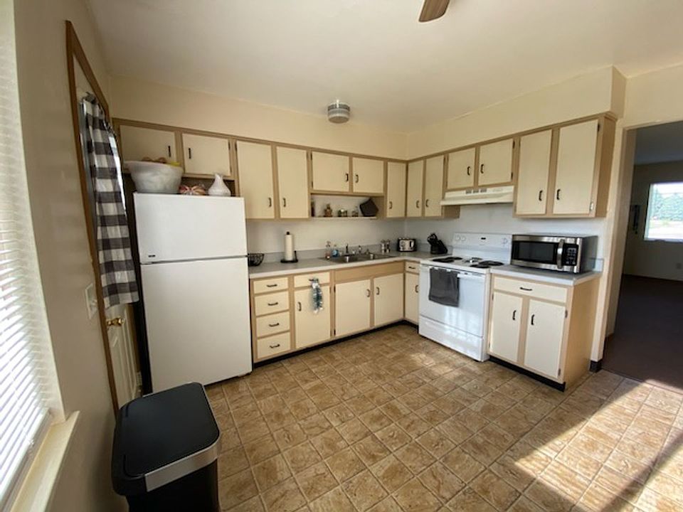 2nd image of 17543 S Pansy Ln