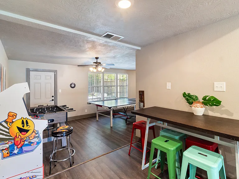 102 Moss St — Photo 11