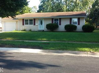 327 Rowe Dr, Bloomington, IL 61701