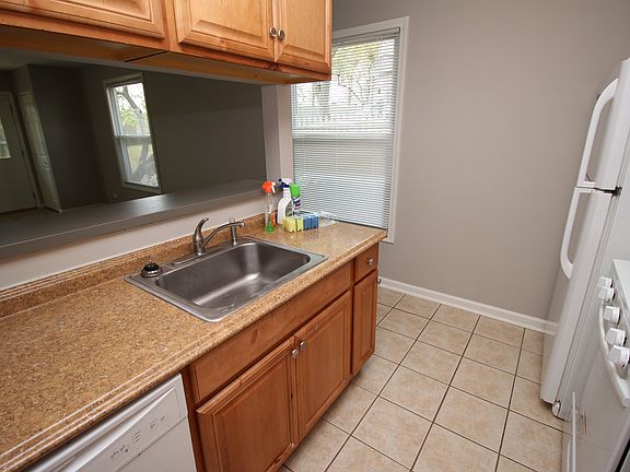 5th image of 451 James Ct Unit A