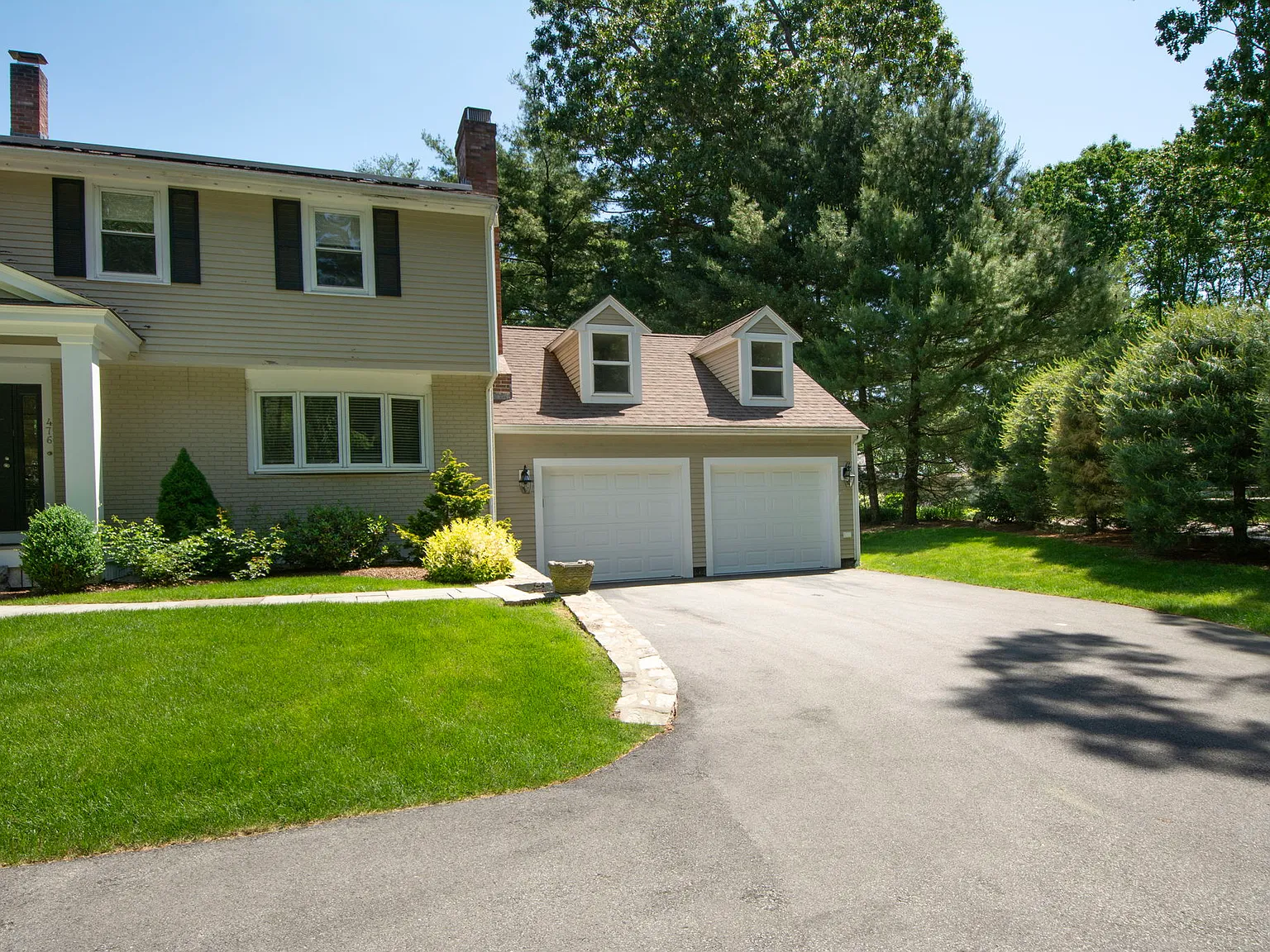 2 bed, 1.5 bath, 2200 sqft, $5,500 — Photo 2