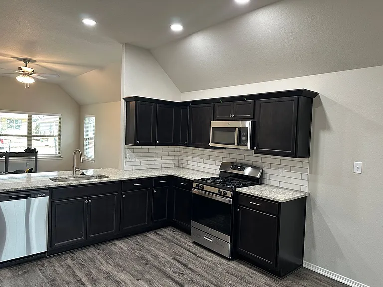1211 Highgarden Dr — Photo 4