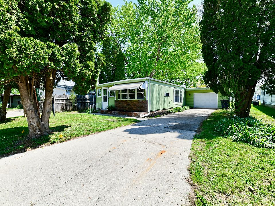 1st image of 909 Independence Dr E