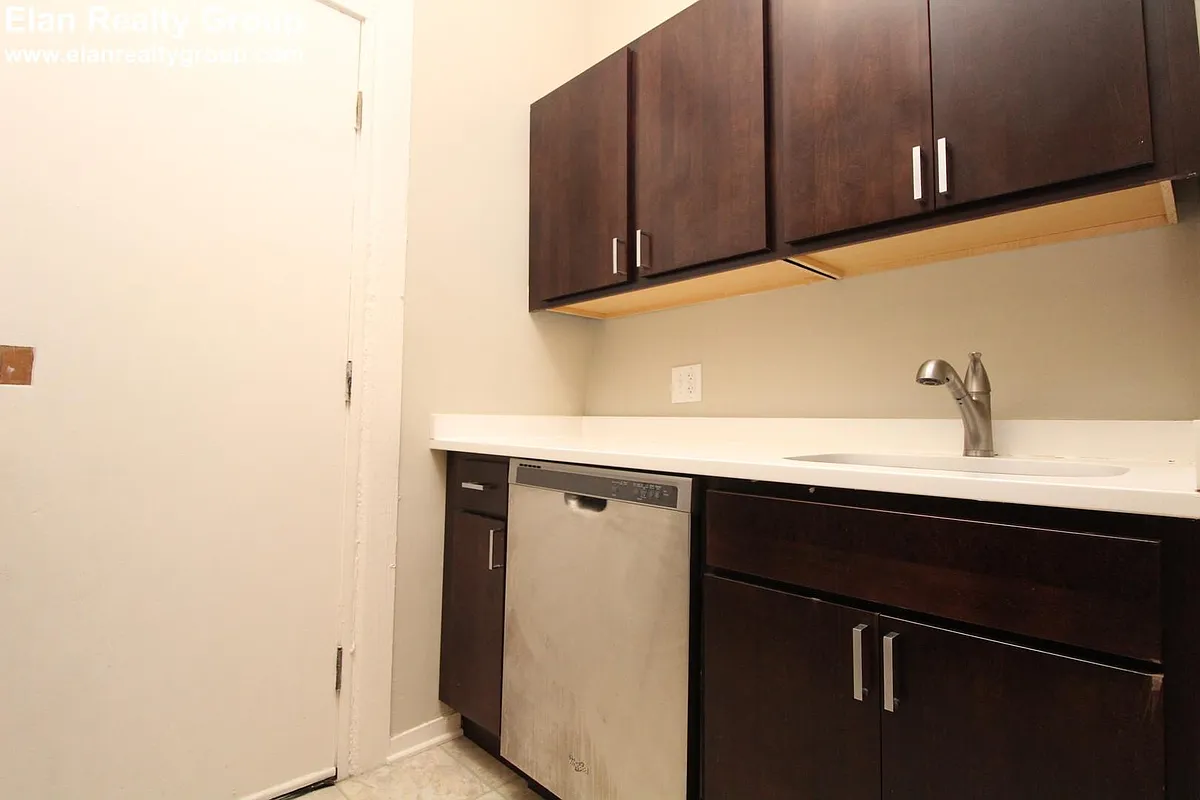 Building Photo - 2306 N Clark St #3S