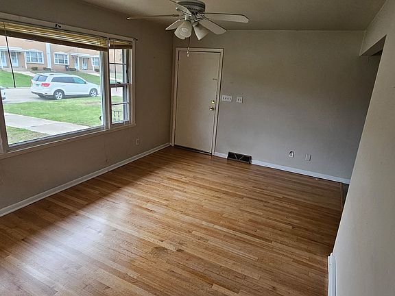4th image of 5841 Garrett Ln