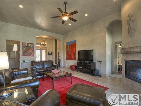 004_Living Room
