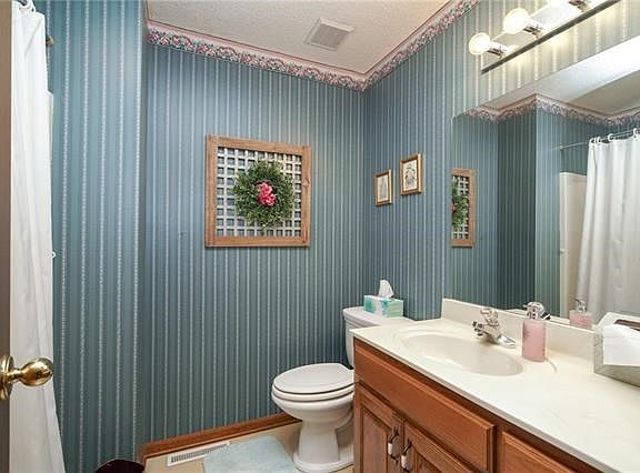 4th image of 4005 S Leslie Ave