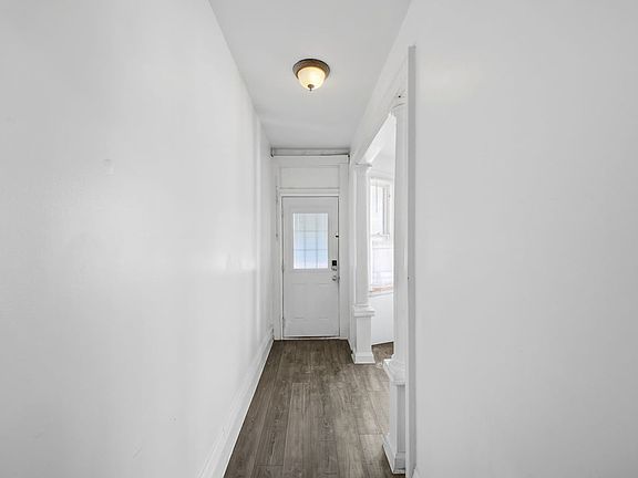 4th image of 2209 Summit St