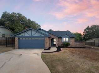 713 Toni Dr, Hurst, TX 76054