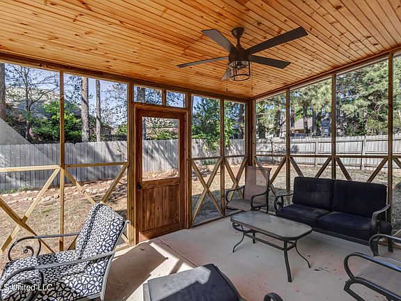 4th image of 371 Avalon Way