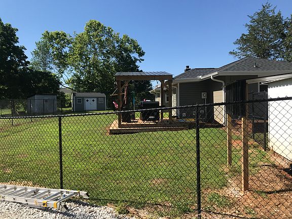 5th image of 1319 Lakewood Ln
