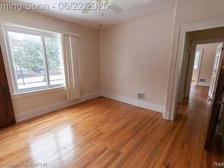 2257 Blaine St — Photo 4
